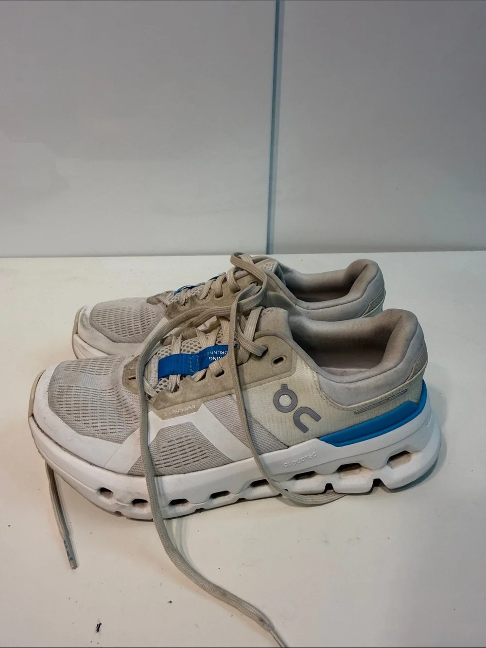 Used On Cloud White & Light Gray Running athletic shoes women’s size 7